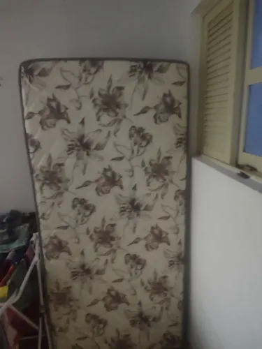 Cama de solteiro semi nova em perfeita condições