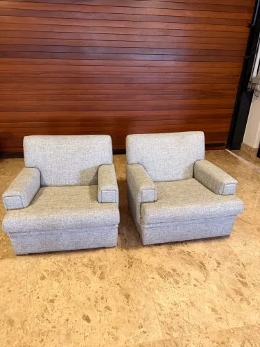 Duas Poltronas iguais