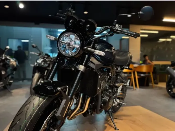 Kawasaki -- Z 900RS Standard