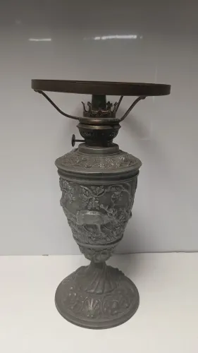 Lampião de querosene detalhados de cervos e folhagens em metal -31,5 x 17 cm