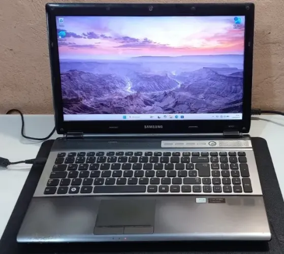 Notebook Samsung NPRF511 - Intel Core i7 2360 - 2.00 Ghz - 6.0 GB Memória - 120 GB SSD
