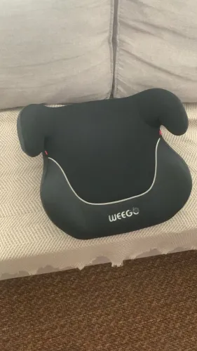Assento elevado para automóveis