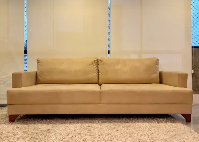 Sofá de tecido bege