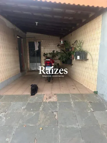 Casa residencial à venda no Bairro Presidente Roosevelt em Uberlândia