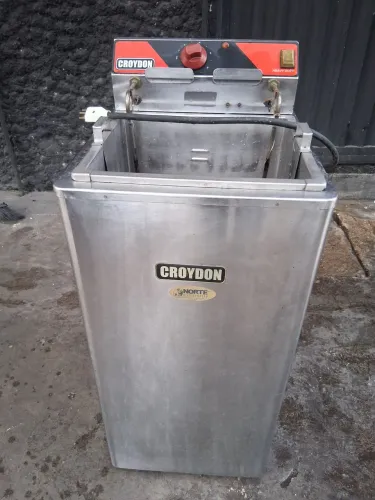 Fritadeira elétrica CROYDON FA25 220v água e óleo