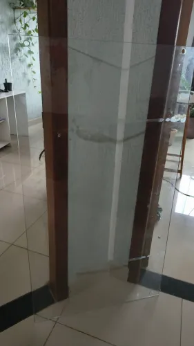 Vendo um vidro blindex