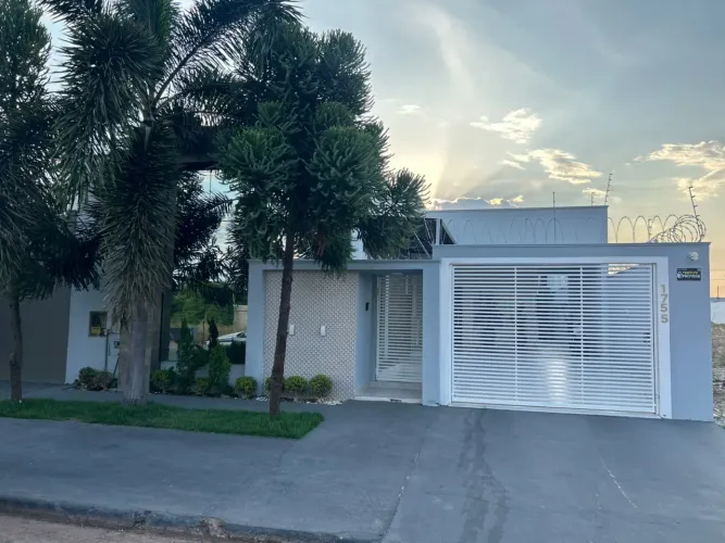Belíssima Casa no Jardim Itália III