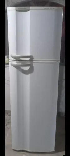 GELADEIRA ELETROLUX DISPONÍVEL