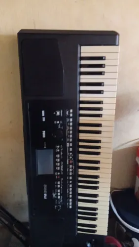 Teclado PA 300 bom estado