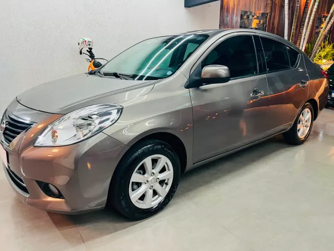 Nissan Versa SL 1.6 16V Flex Fuel 4P Mec. 2014