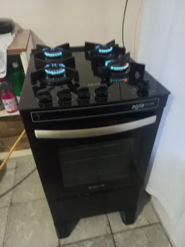 Vende-se fogão Atlas 4 bocas tampa vidro 