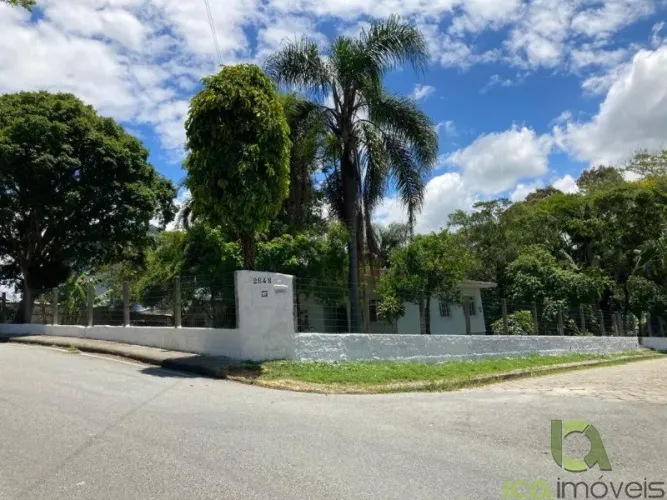 Terreno de Esquina para venda com 1.336m², Casa de Alvenaria e Muito Verde Uma Oportunidad