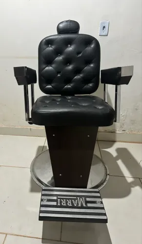 Vendo cadeira de barbeiro Marri