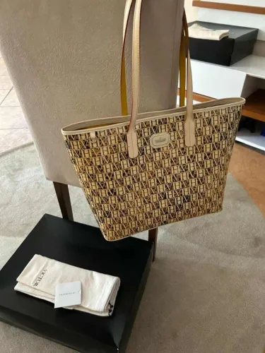 Bolsa Victor Hugo Original grande sem avaria lindaaa com certificado e caixa R$800
