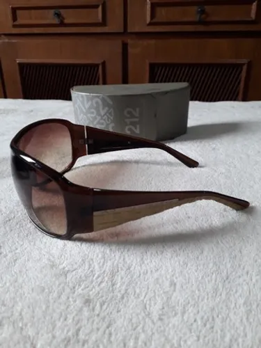 Óculos Chanel 212 Carolina Errera modelo CH-CA 833 115