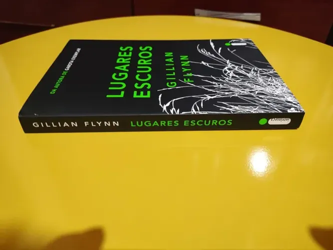 Lugares escuros. Com brinde. Produto novo.