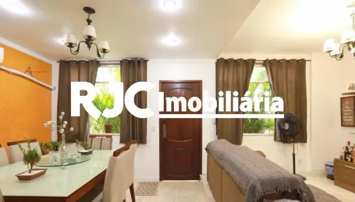 Casa de vila para venda possui 170 metros quadrados com 3 quartos em Tijuca - Rio de Janei