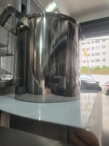 Panela de Aço Inox Grande - Ideal para Cozinhar em Grande Estilo!