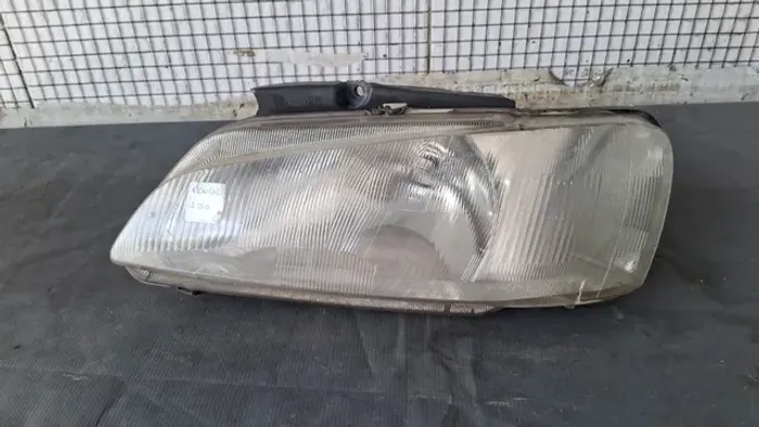 Farol Esquerdo Peugeot 106 97/99