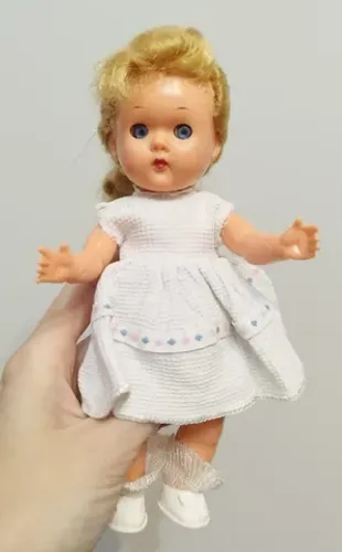 Boneca baquelite anos 60 (Estrela?) - com detalhe
