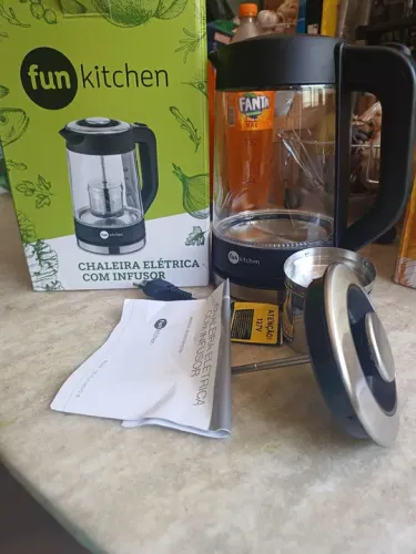 Chaleira elétrica com infusor, nova, lacrada