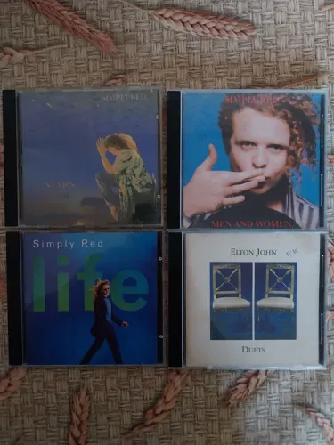 Cds lote com 8 cds originais muito bem conservados 80 reais o lote