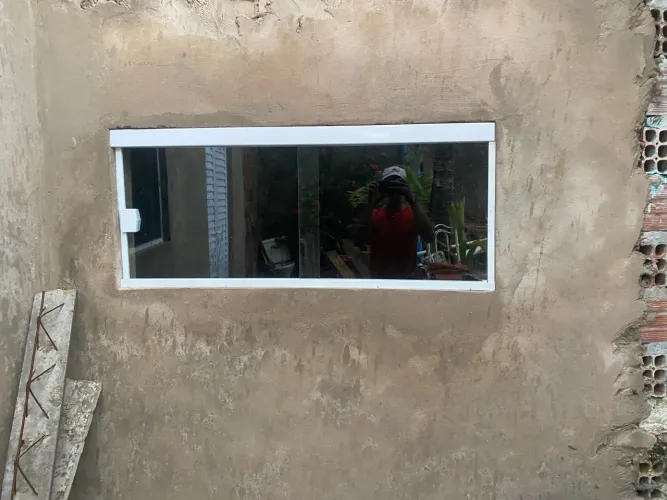 Janela de vidro nova para sua casa