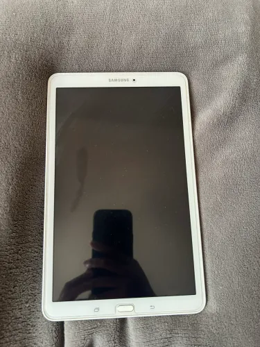 Tablet Samsung TAB E Leia a legenda