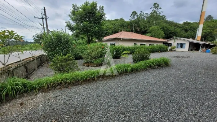 Terreno à venda no bairro Vila Nova em Joinville, por R$ 450.000.00.