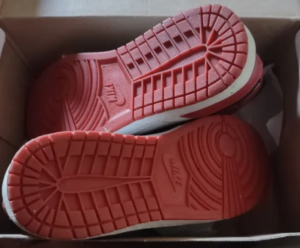 Tênis Nike - Solado Vermelho