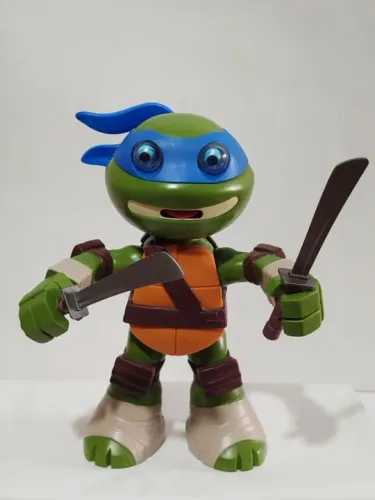 Boneco Tartaruga Ninjas Leonardo squeeze Ems Playmates 23cm