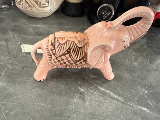 Escultura de Elefante Rosa Decorativa
