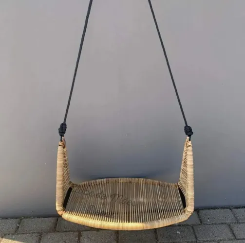 Balanço Suspenso de Vime Artesanal