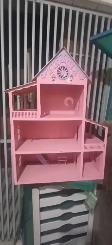 Casa de bonecas rosa