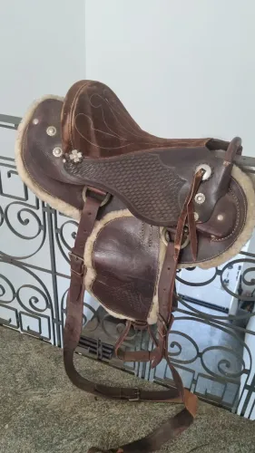 Antiga Sela Anos80 em Couro Legítimo Feita a Mão
