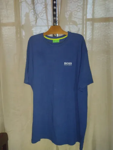 Camisa de malha Hugo Boss.