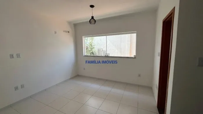 Sobrado novo à venda Santos Marapé 2 suítes quintal churrasqueira