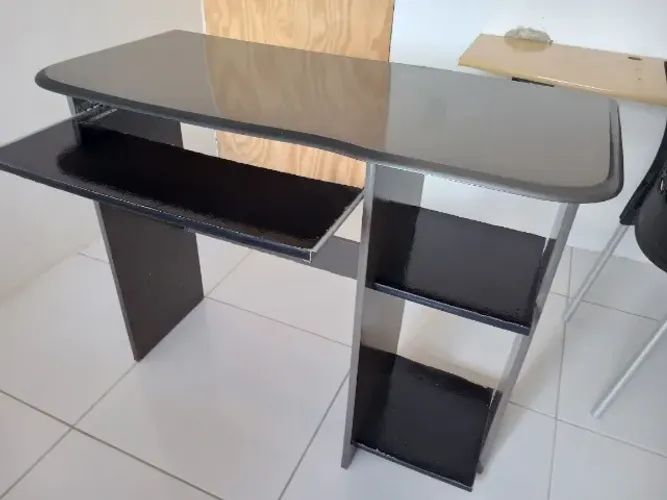 Mesa de Escritório desktop - Cinza e Preta