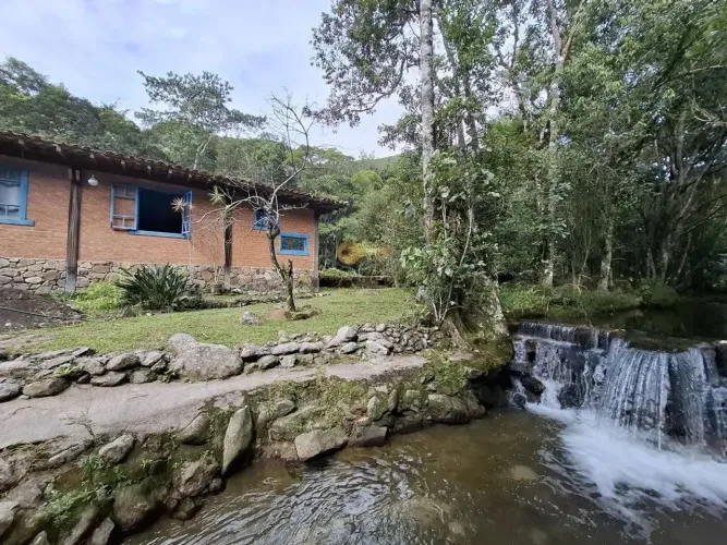 Sítio para Venda em Teresópolis, Canoas, 4 dormitórios, 1 suíte, 3 banheiros, 2 vagas