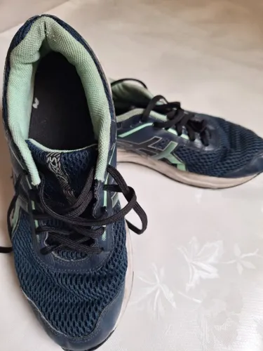 TÊNIS ASICS MODELO KABUKI TAMANHO 35 COR PREDOMIN. AZUL USADO EM BOM ESTADO