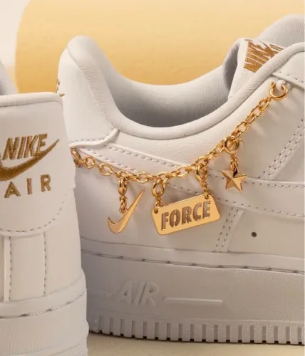 Tênis Nike Air Force 1 "07 Branco com correntinha