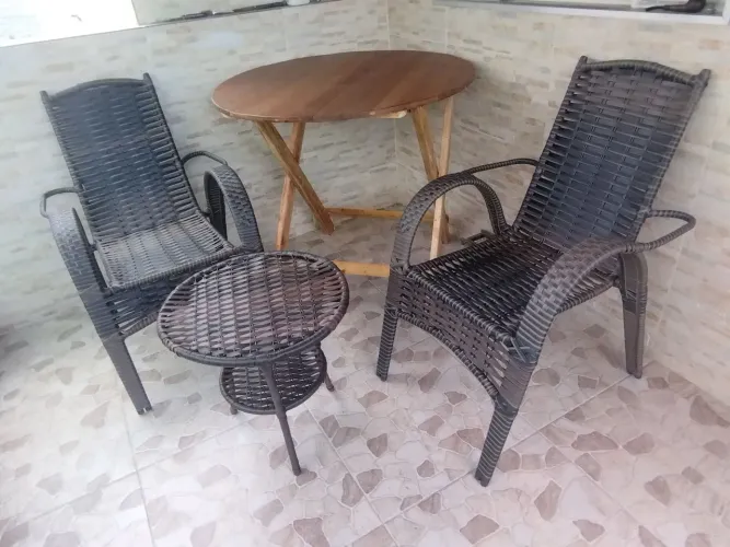 Conj 2Poltronas com mesinha - conforto e estilo para sua área externa! Peça nova
