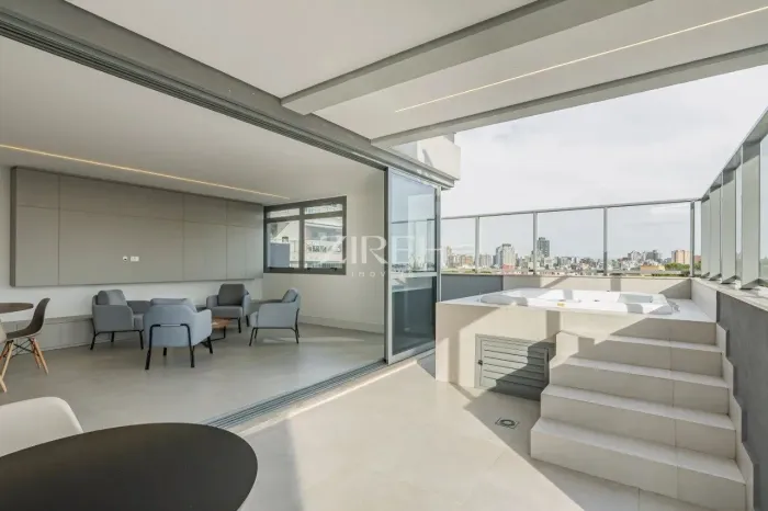 COBERTURA DUPLEX SEMI-MOBILIADA NO ÁGUA VERDE PARA ALUGAR