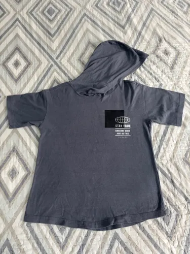 Camiseta com capuz TAM 7-8 Anos