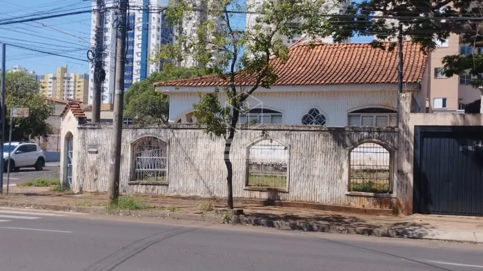Terreno de esquina no Centro