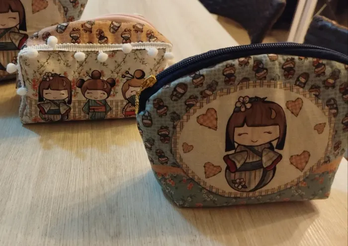 Necessaire Kokeshi Artesanal - Linda e Charmosa!