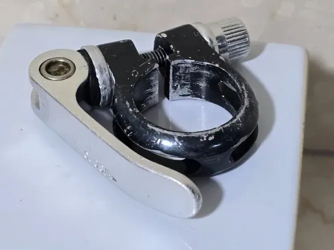 Abraçadeira (original) de canote de selim BIKE bike GT Tequesta ano 1996 (semi-nova)