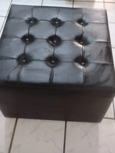 Puff Quadrado Preto Estofado