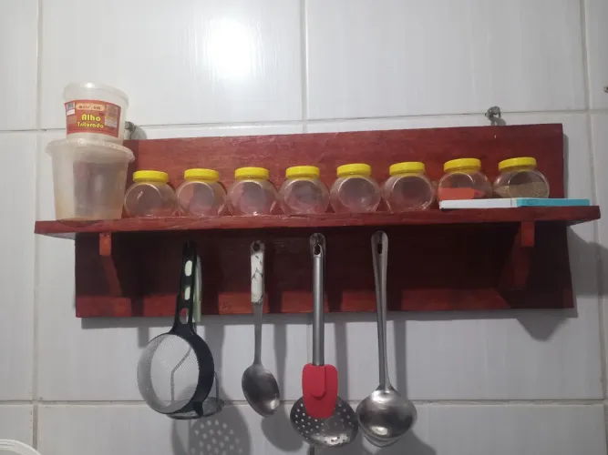 Porta Condimentos de Madeira, vai com os potinhos de vidro !
