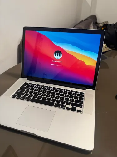Apple MacBook Pro 15pol i7 16GB RAM / 1TB SSD